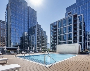 135 Seaport Boulevard - Photo Thumbnail 18