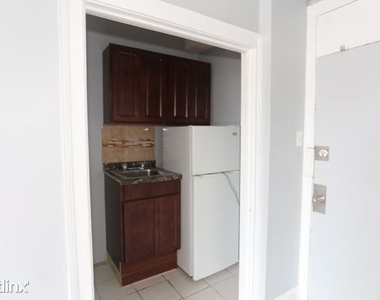 6930 N. Greenview, Unit C504 - Photo Thumbnail 2