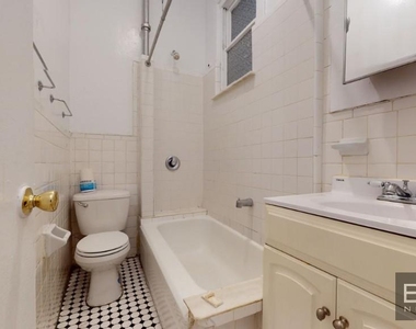 158 West 15th Street - Photo Thumbnail 7