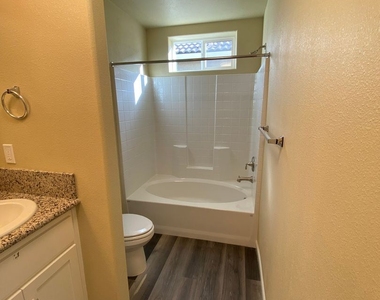 1370 Carlsbad Drive - Photo Thumbnail 20