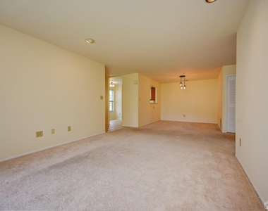 311 Towne Drive - Photo Thumbnail 10