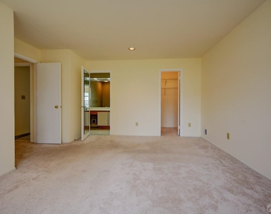 311 Towne Drive - Photo Thumbnail 13