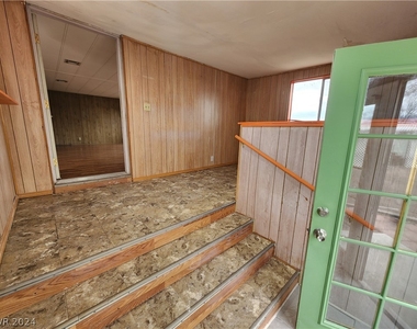 1111 W Hardy Lane - Photo Thumbnail 29