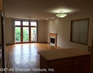 4047-4049 N. Sheridan Road - Photo Thumbnail 2