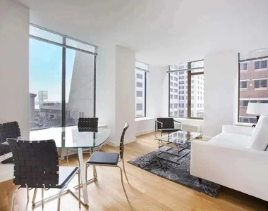 10 Hanover Square - Photo Thumbnail 0