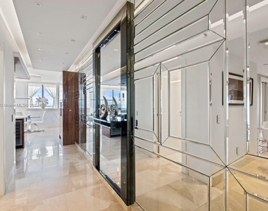 5875 Collins Ave - Photo Thumbnail 4