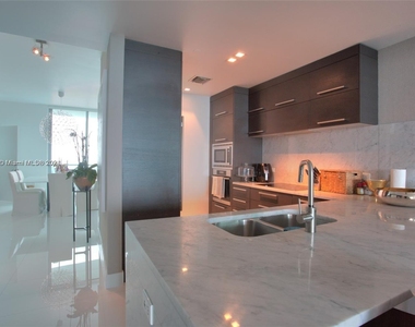 900 Biscayne Blvd - Photo Thumbnail 3