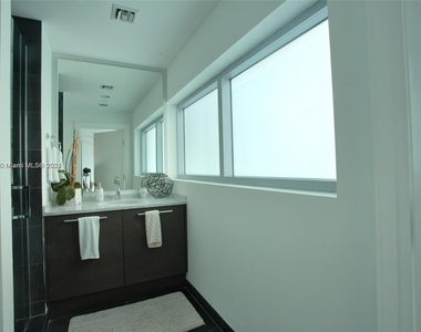 900 Biscayne Blvd - Photo Thumbnail 16