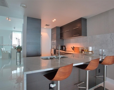 900 Biscayne Blvd - Photo Thumbnail 4