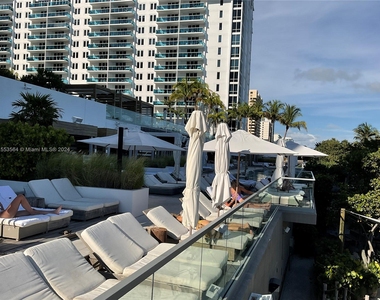 2301 Collins Ave - Photo Thumbnail 9