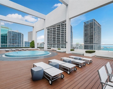 500 Brickell Ave - Photo Thumbnail 27