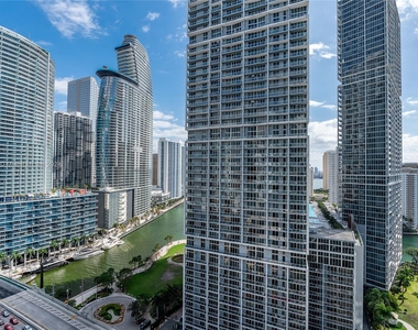 500 Brickell Ave - Photo Thumbnail 23