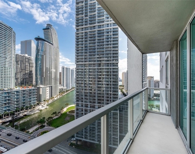 500 Brickell Ave - Photo Thumbnail 0