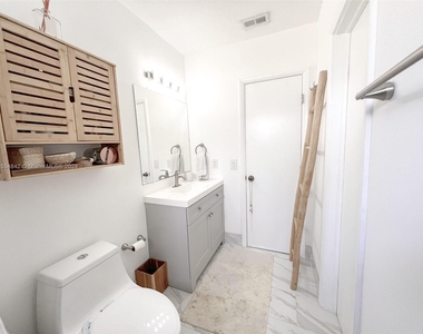 12630 Ne Miami Pl - Photo Thumbnail 22