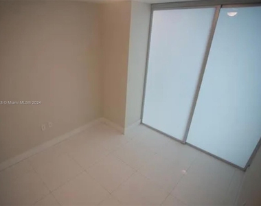 900 Biscayne Blvd - Photo Thumbnail 2