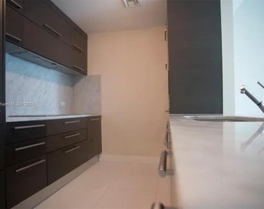 900 Biscayne Blvd - Photo Thumbnail 3