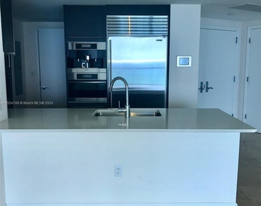 17001 Collins Ave - Photo Thumbnail 3