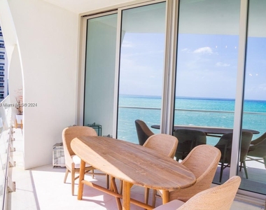 16901 Collins Ave - Photo Thumbnail 2