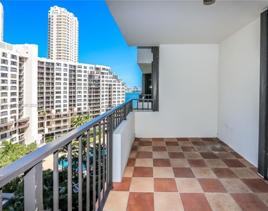 520 Brickell Key Dr - Photo Thumbnail 9