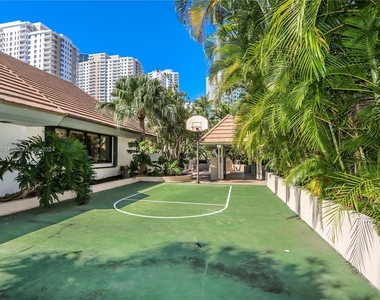 520 Brickell Key Dr - Photo Thumbnail 32