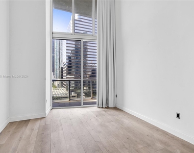 495 Brickell Ave - Photo Thumbnail 5