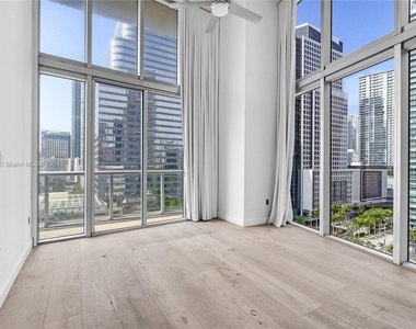 495 Brickell Ave - Photo Thumbnail 2