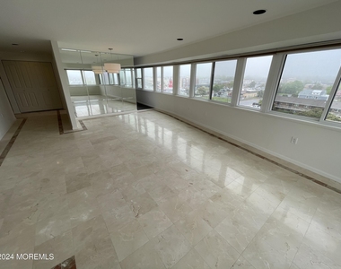 525 Ocean Boulevard - Photo Thumbnail 4