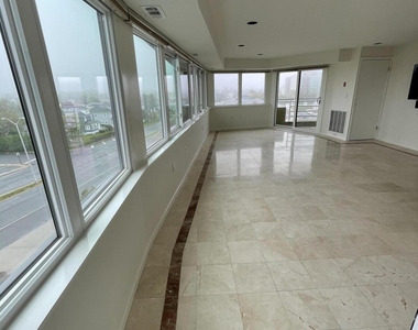 525 Ocean Boulevard - Photo Thumbnail 3