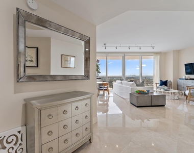 2700 N Ocean Drive - Photo Thumbnail 11