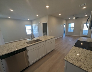 1605-1 Casuarina  Dr Unit #1 - Photo Thumbnail 7