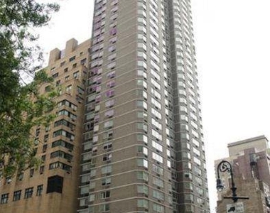 East 86th Street - Photo Thumbnail 0