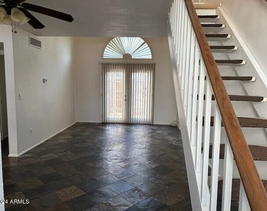 8709 N Shadow Lane - Photo Thumbnail 9