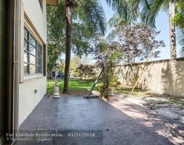 1769 Ne 40th Pl - Photo Thumbnail 24