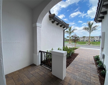 2731 Nw 55th Way - Photo Thumbnail 1