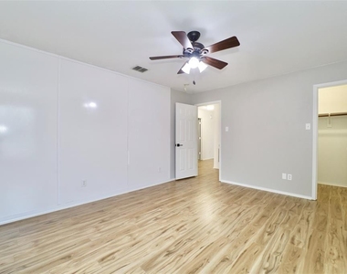 2901 Hudson Crossing - Photo Thumbnail 30