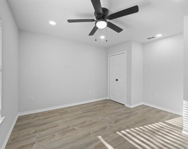 1122 S Oak Cliff Boulevard - Photo Thumbnail 14