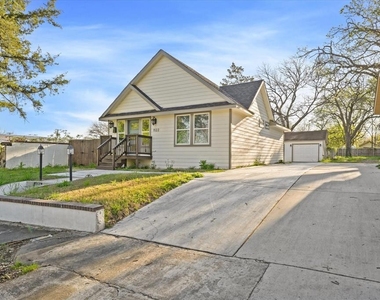 1122 S Oak Cliff Boulevard - Photo Thumbnail 1