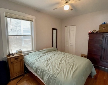 2344 W Barry Avenue - Photo Thumbnail 7