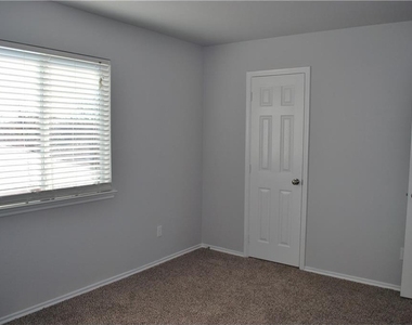 2908 Windhaven Drive - Photo Thumbnail 16