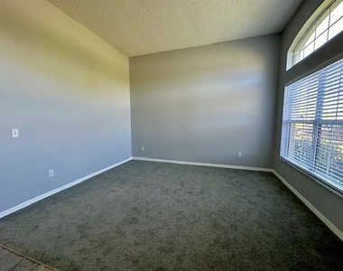 605 Red Mulberry Drive - Photo Thumbnail 11