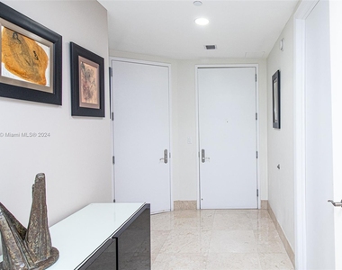 15901 Collins Ave - Photo Thumbnail 10