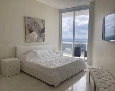 15901 Collins Ave - Photo Thumbnail 13