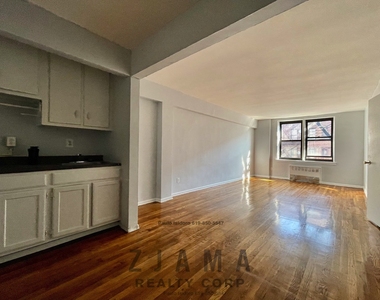 130 East 18th Street - Photo Thumbnail 4