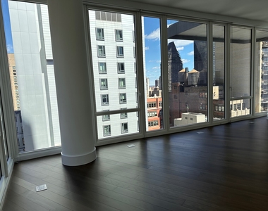 222 East 44th Street - Photo Thumbnail 12