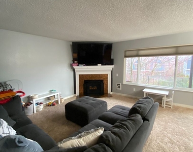 17430 Ambaum Blvd S #2 - Photo Thumbnail 6