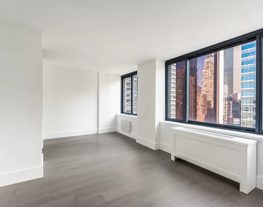 271 West 47th Street - Photo Thumbnail 2