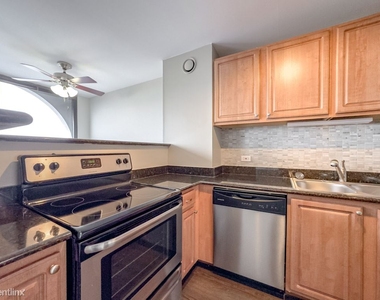 4334 N. Hazel, Unit A4081 - Photo Thumbnail 2