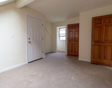 2513 N. Southport, Unit F-5 - Photo Thumbnail 10