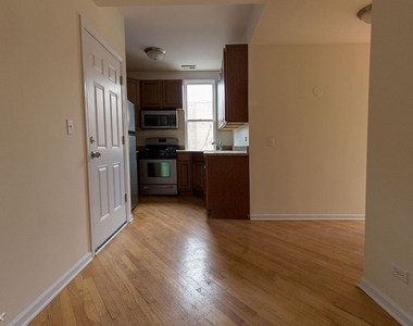 2513 N. Southport, Unit F-5 - Photo Thumbnail 5