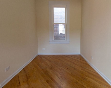 2513 N. Southport, Unit F-8 - Photo Thumbnail 4